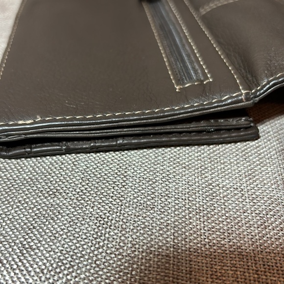 Kenneth Cole Brown Leather Long Snap front Wallet - Picture 4 of 11